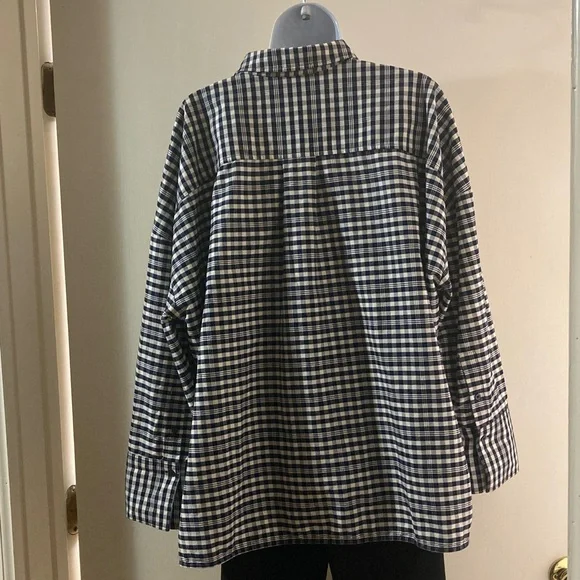 Everlane Black and White Plaid Oxford Shirt - Picture 5 of 14